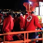 Salvamento Marítimo y Cruz Roja atienden a los inmigrantes llegados en patera