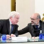 El consejero de Cultura y Turismo, Javier Ortega, junto al presidente de la Fundación VIII Centenario Centenario de la Catedral. Burgos 2021, Antonio Méndez Pozo, en una reunión antes de la declaración del estado de alarma