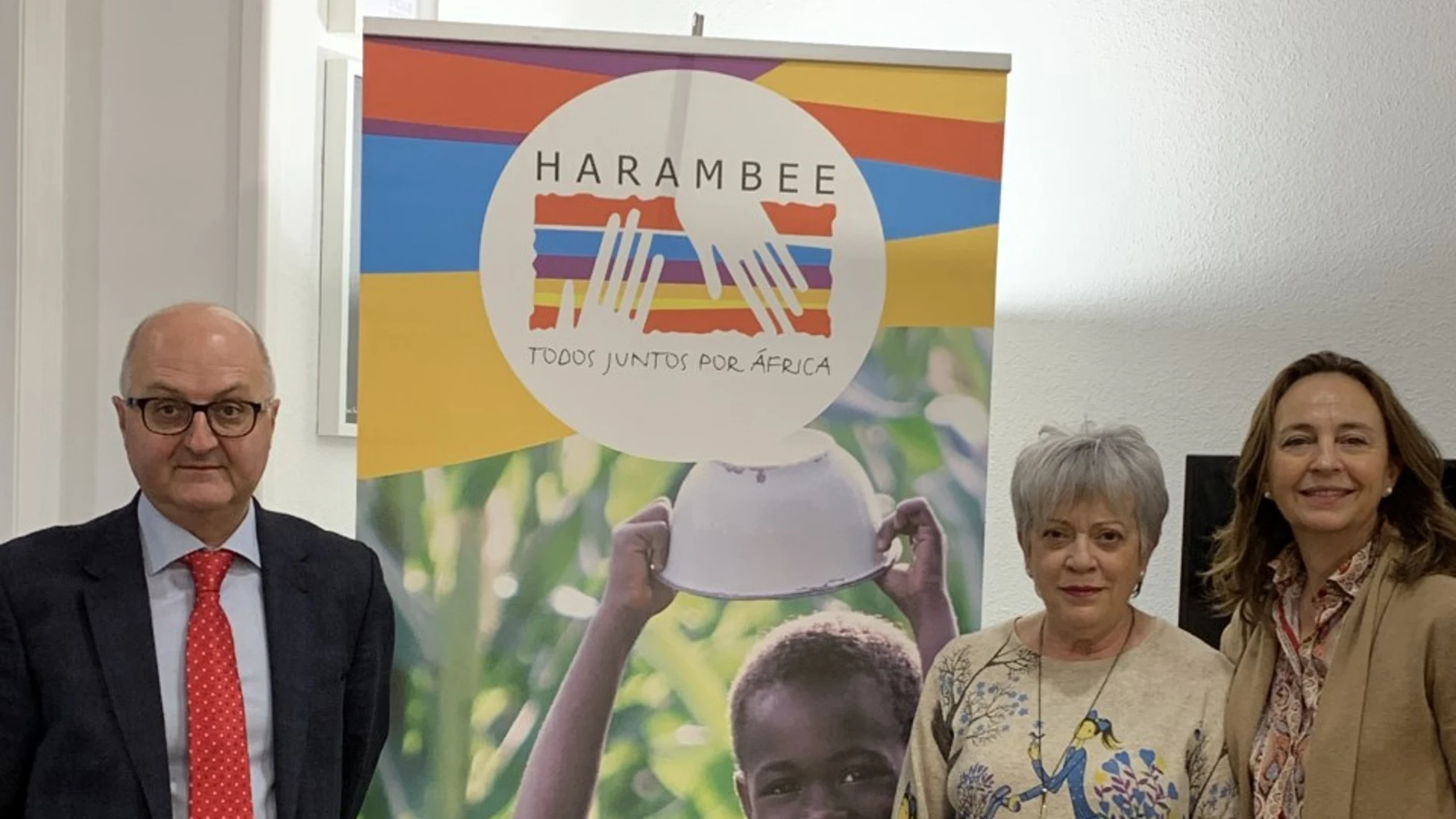 Salvatore Di Stefano, Marisa Casillo y Macarena Muñoz, nuevo equipo Harambee Valladolid, en la presentación del ambicioso Proyecto CHEP (Children’s Health Program): prevención y asistencia sanitaria y psicológica a 1.000 niños africanos, durante 10 años con un coste de 50 euros/niñ@/año