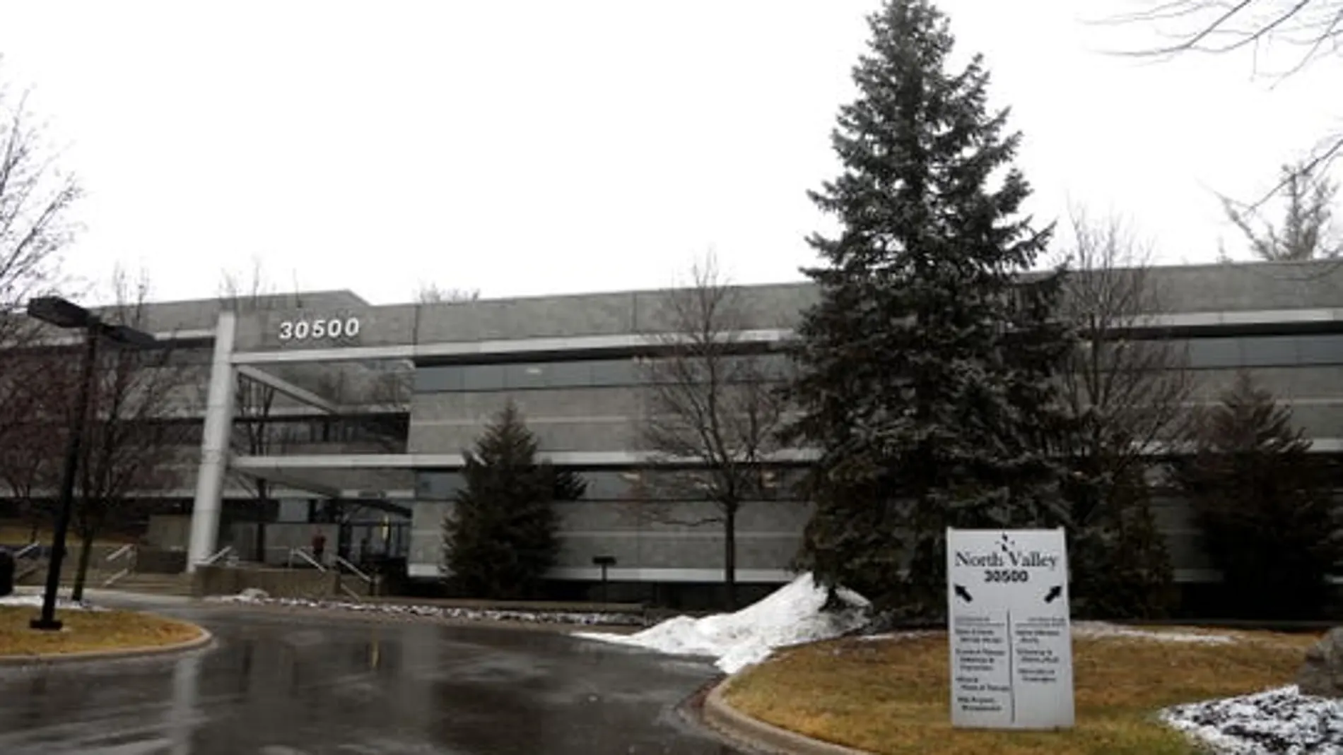 Este es el edificio en 30500 Northwestern Hwy. en Farmington Hills al sur de 13 Mile Rd. fue utilizado como el falso campus de la Universidad de Farmington creado por el Departamento de Seguridad Nacional