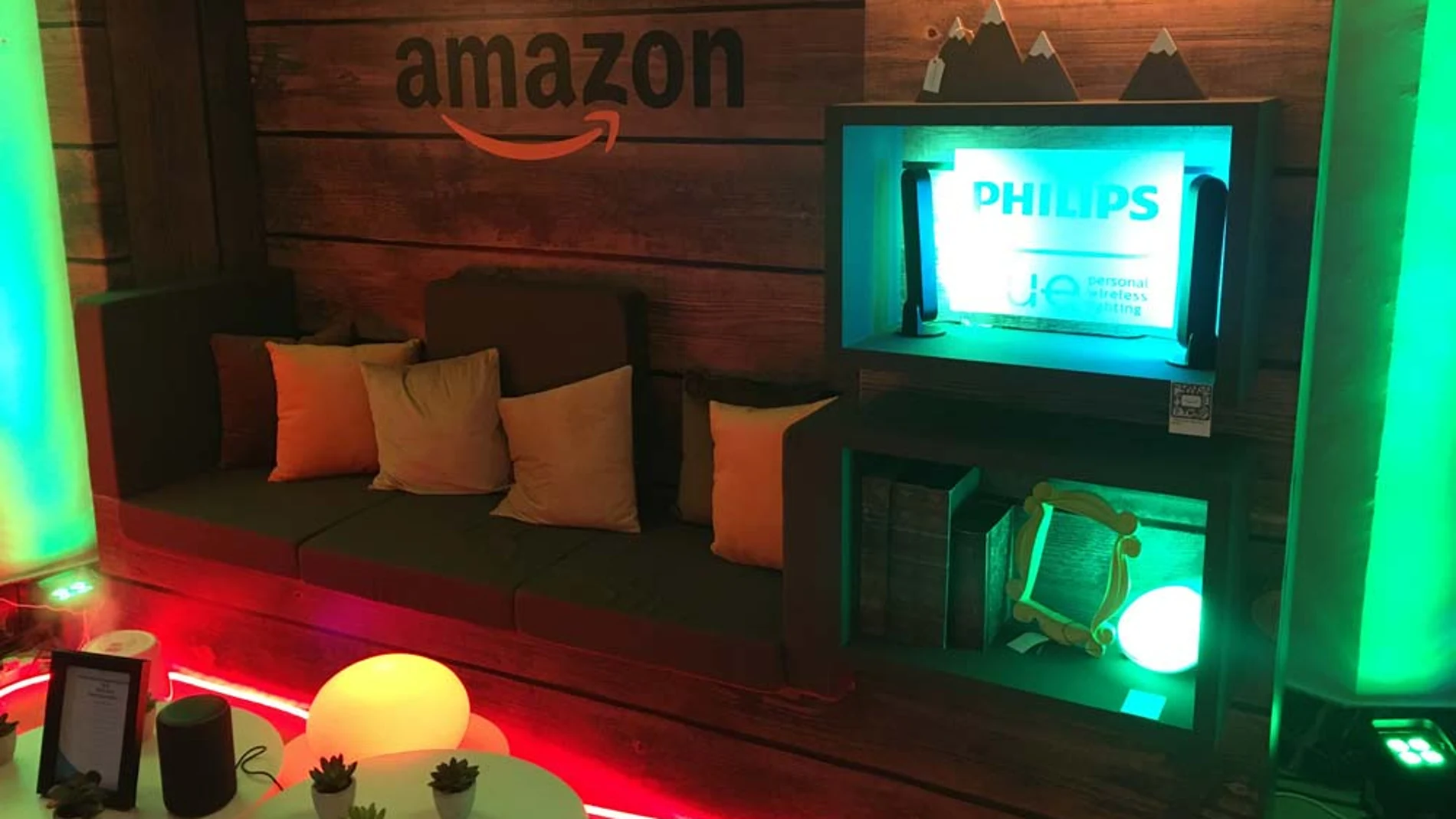 En la tienda temporal de Amazon se pueden probar las últimas novedades en electrónica, como los asistentes de voz y ver los últimos estrenos de Prime Video.