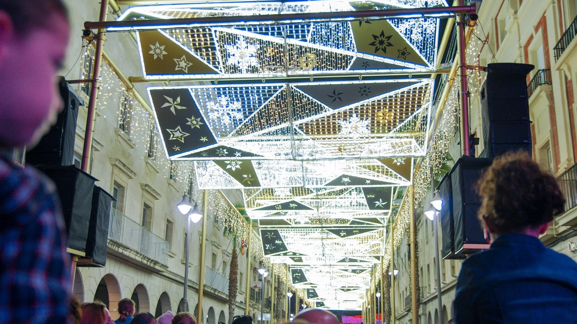 HuelvaCiudad.- Las luces de Navidad ya brillan en Huelva, abriéndose con ellas un amplio programa con 200 actividades