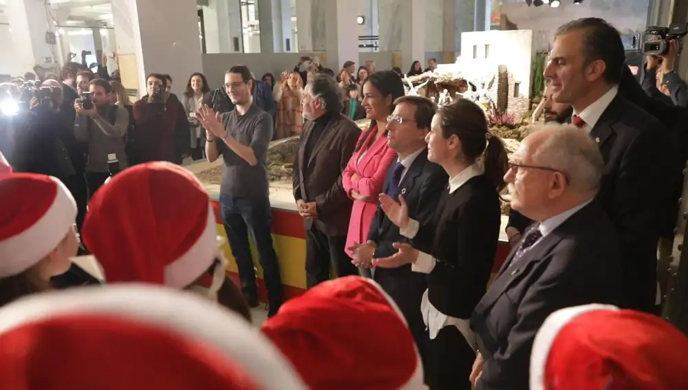 Inauguración del belén en el Ayuntamiento de Madrid con Martínez-Almeida como alcalde