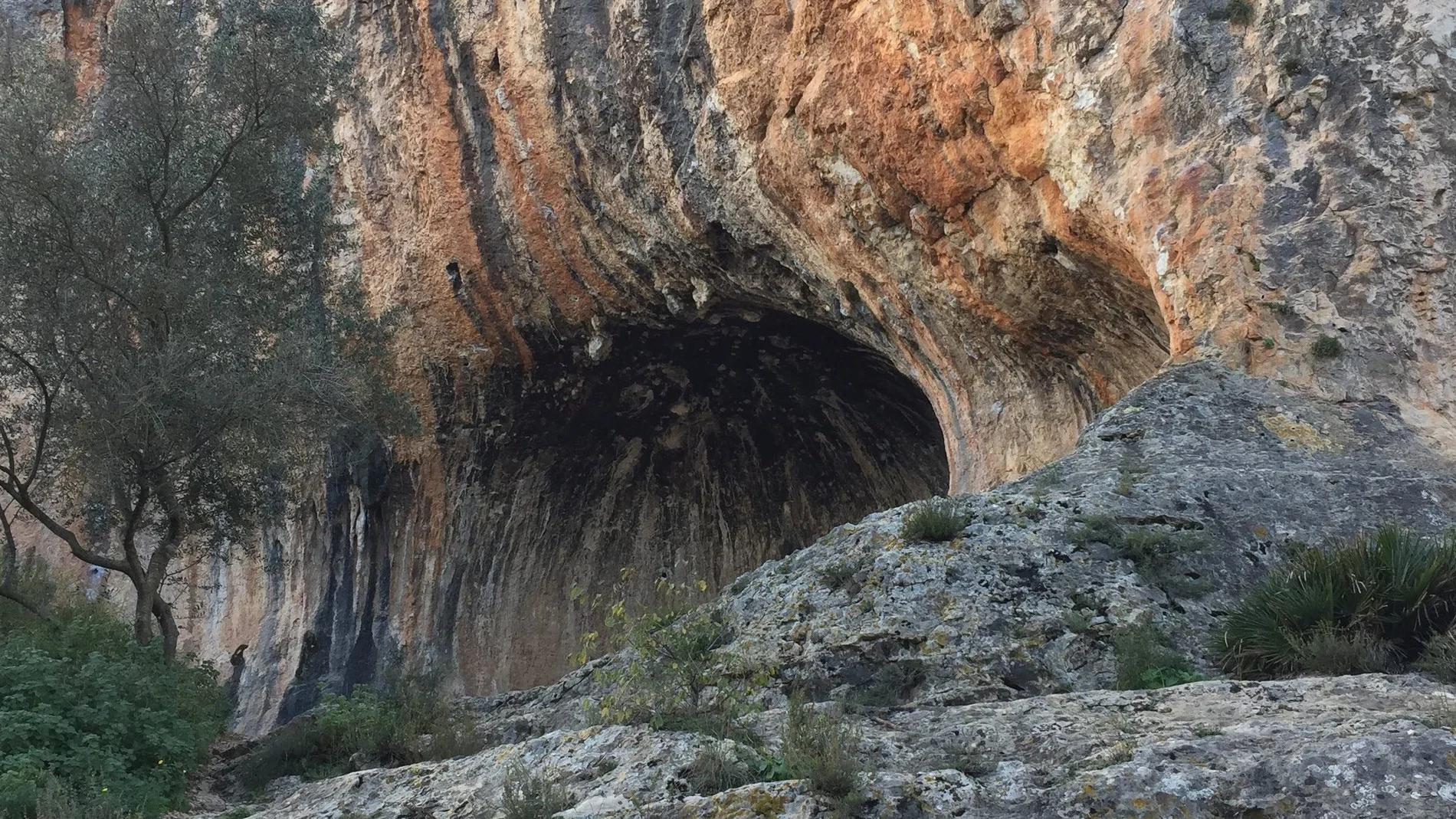 La Cova Negra (Cueva Negra), emblemático espacio de gran riqueza arqueológica