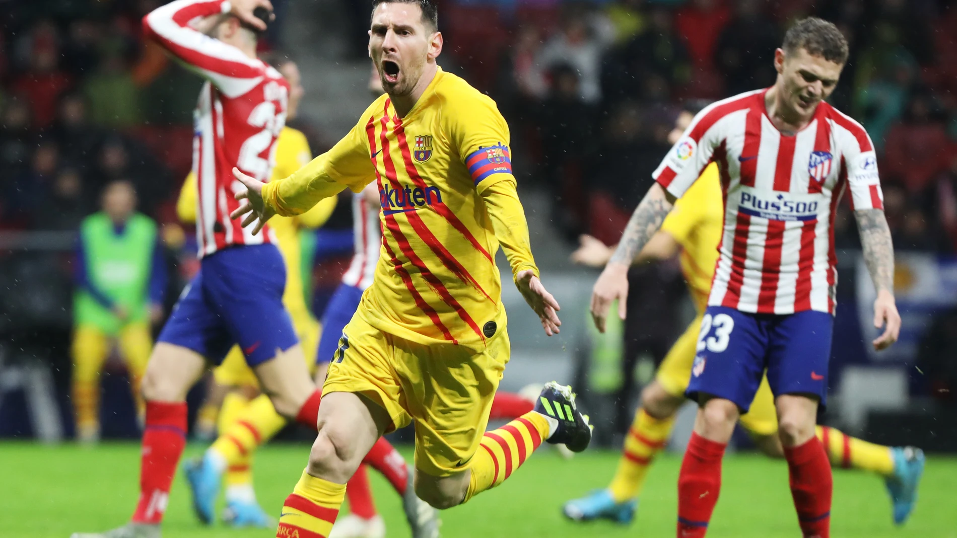 Messi celebra el gol que le ha dado la victoria al F. C. Barcelona esta noche en el estadio Wanda Metropolitano de Madrid. Foto: Rubén Mondelo.