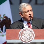 El presidente mejicano Andres Manuel Lopez Obrador habla durante la ceremonia por el primer aniversario en el Gobierno. Plaza de Zócalo. Ciudad de Méjico. REUTERS/Edgard Garrido