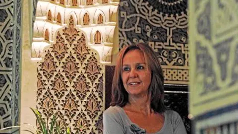 De la primera novela de esta profesora de la Universidad de Murcia y doctora en Filología Inglesa se realizaron 38 ediciones y ha sido traducida en 27 países. Además, sus derechos han sido cedidos para realizar una serie de televisión.
