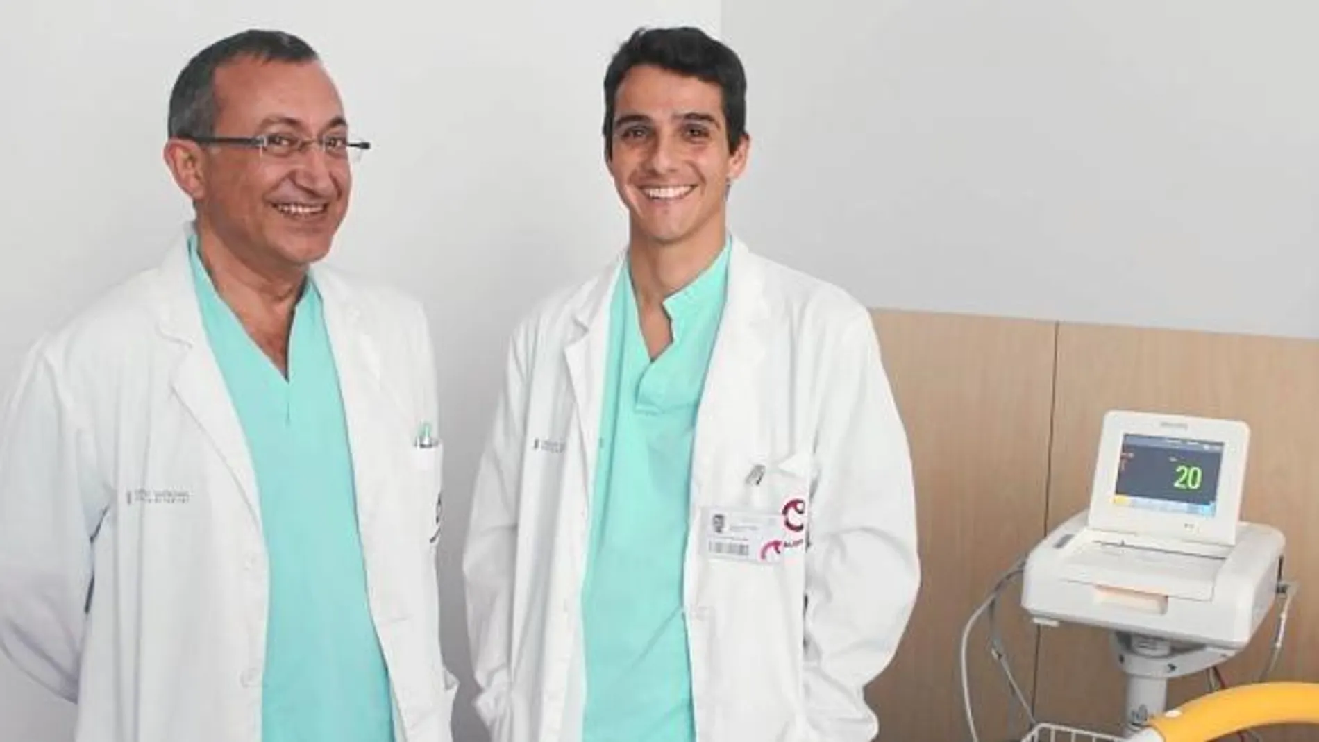 Los doctores Cazorla y Castañ, del servicio de Obstetricia y Ginecología del hospital del Vinalopó