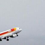 Iberia redobla el pulso con los pilotos y cierra otras seis rutas