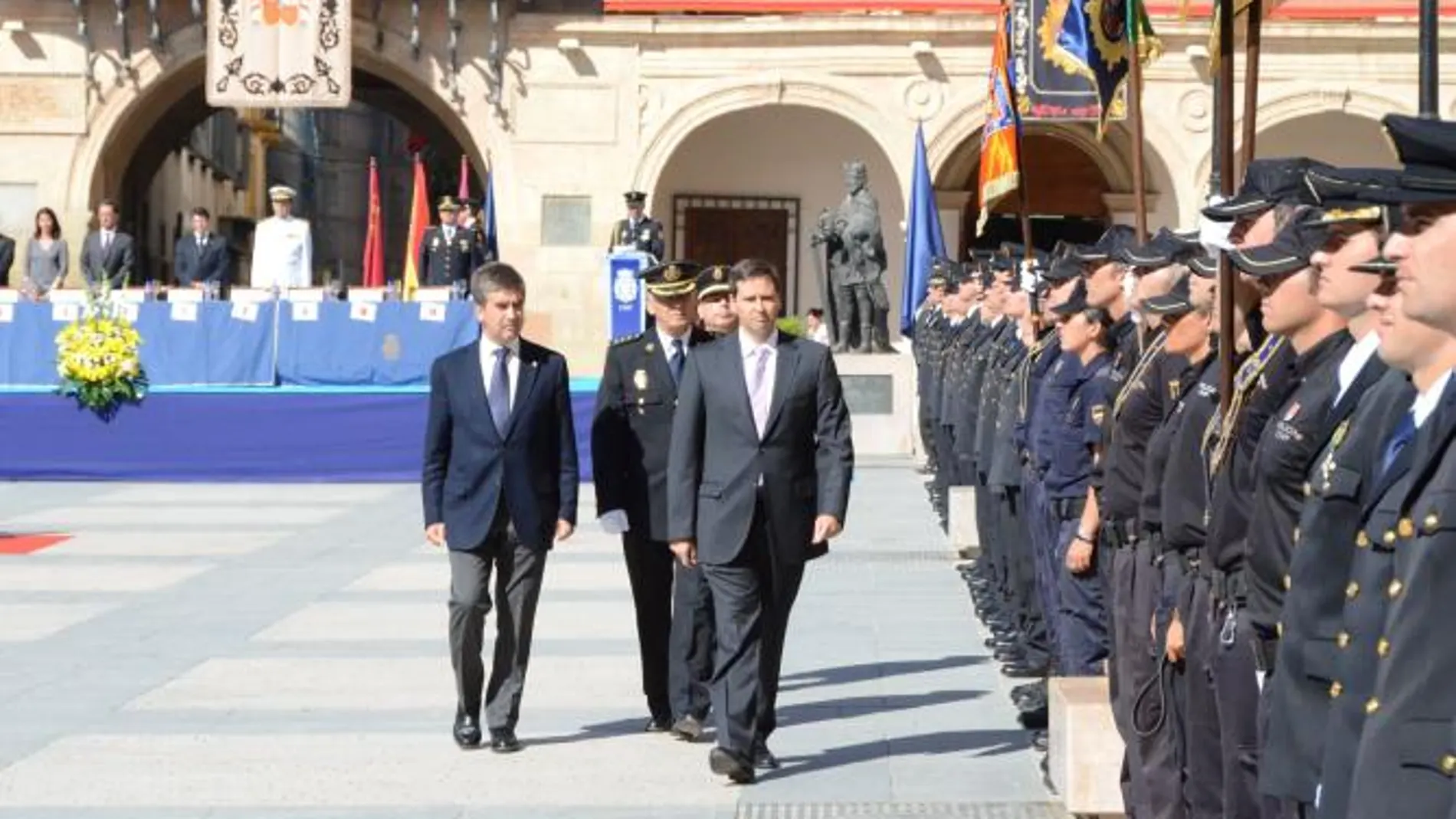 Condecorados 74 agentes de la Policía Nacional por su labor en Lorca
