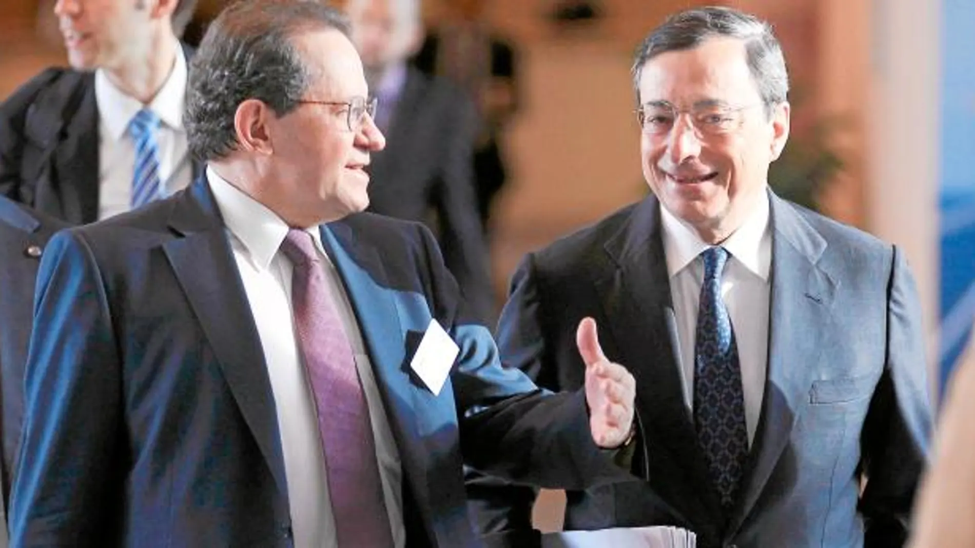 Draghi elogia el ajuste de Rajoy pero descarta comprar bonos