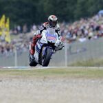 Lorenzo lidera el festival de Yamaha en MotoGP