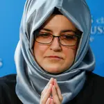 Hatice Cengiz, la prometida del periodista asesinado Jamal Khashoggi, durante una conferencia de prensa en Bruselas REUTERS