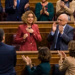 La presidenta del Congreso de los Diputados, Meritxell Batet recibe el aplauso del hemiciclo tras ser reelegida presidente del Congreso. Foto: Alberto R. Roldán.