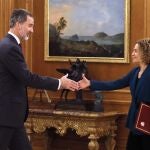 El rey Felipe VI y la presidenta del Congreso, Meritxell Batet, durante la audiencia hoy en el Palacio de La Zarzuela. La reunión marca un primer paso para fijar posteriormente las fechas de su ronda de consultas con los representantes de los partidos para proponer candidato a la investidura como presidente del Gobierno, en Madrid (España), a 4 de diciembre de 2019