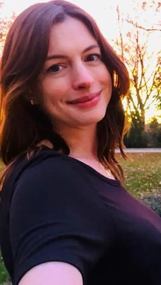 La actriz luce su tripita en un selfie para Instagram