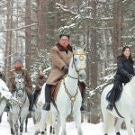Kim Jong Un cabalga sobre su corcel blanco en el Monte Paektu