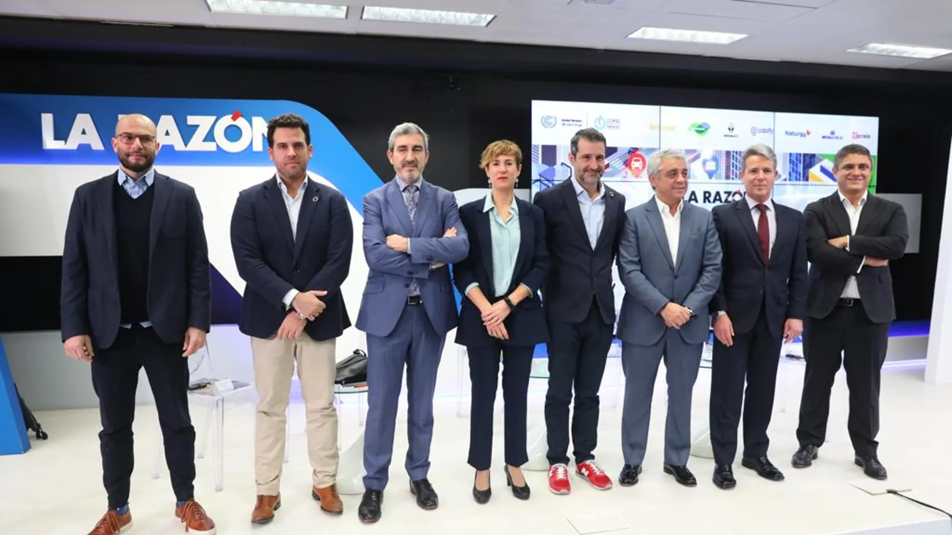 De izquierda a derecha, Ion Cuevas, David Pérez, Jesús Presa, Nieves Cifuentes, David Cierco, Andrés Navarro, Marcos Sánchez y Enrique Gavilanes. Foto: Cristina Bejarano