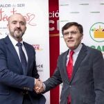 José Elías Portalés, director de contratación de RRHH de Mercadona, y Alberto Durán, vicepresidente ejecutivo de Fundación ONCE durante la firma del convenio