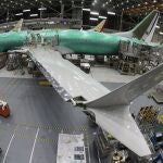 Un 737 MAX en plena construcción en la factoría de Boeing en Renton (Washington)