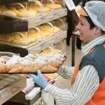 Una trabajadora en un supermercado de Mercadona