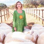 Agatha Ruiz de la Prada entre ovejas