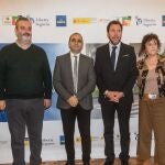 El alcalde de Valladolid, Óscar Puente, durante el acto de entrega del sello junto a los concejales Luis Vélez y Rafi Romero; Carlos Rodríguez; Álvaro Ferrol y David Fernández