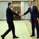 El rey Felipe VI recibe en audiencia al secretario general del PSOE y presidente del Gobierno en funciones, Pedro Sánchez