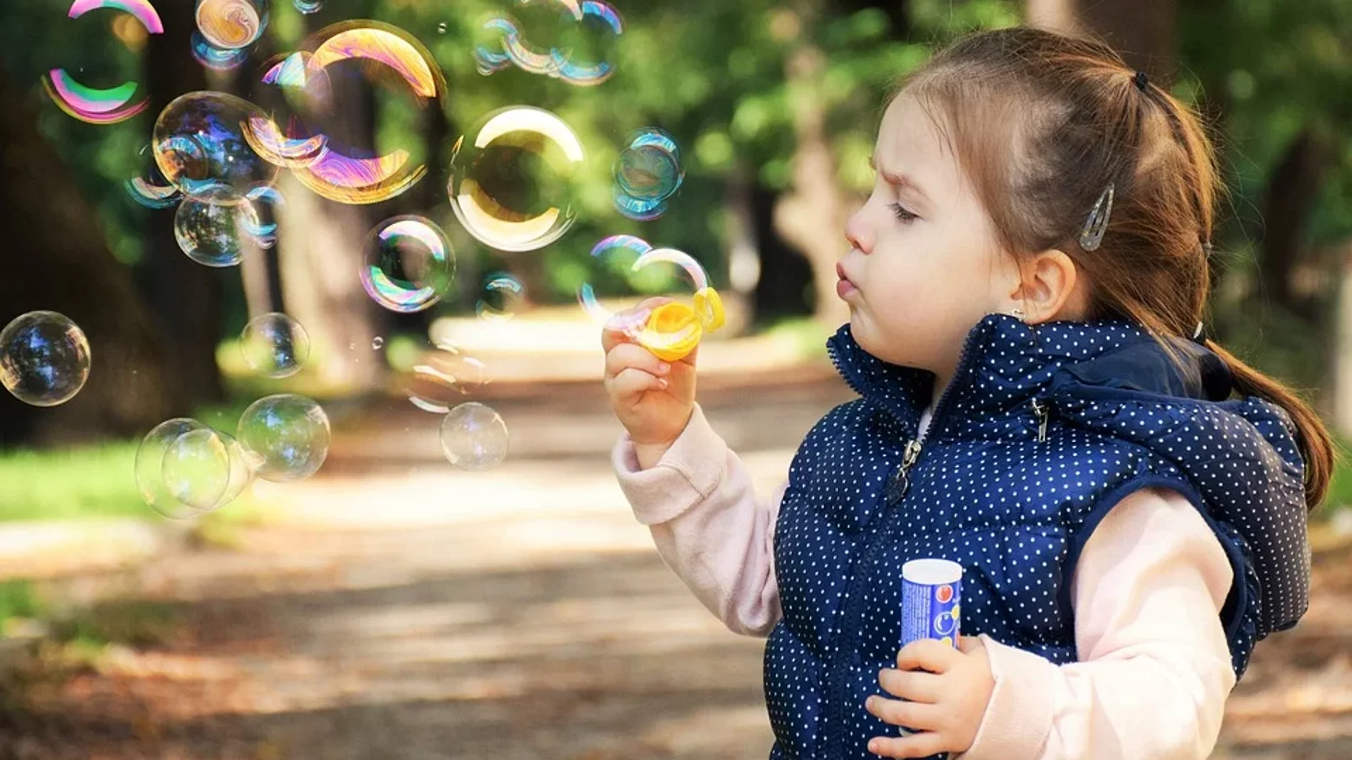 ¿Qué hacer con los pequeños en vacaciones si tú no las tienes?