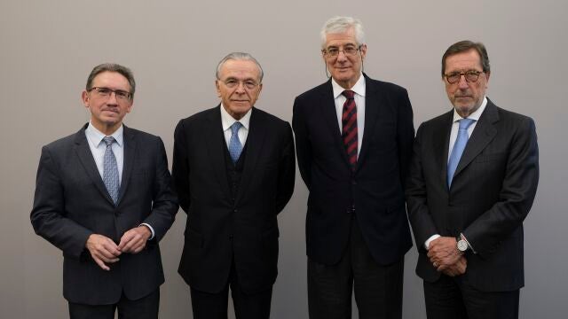 De izq. a dcha., Jaume Giró, Isidro Fainé, Juan José López Burniol y Antonio Vila