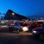 Vehículos hacen cola a la entrada a Gibraltar el pasado 5 de noviembre.