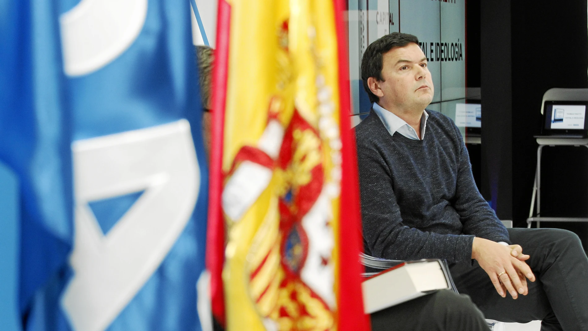 El economista francés Thomas Piketty, durante la conferencia que ofreció ayer en la sede del diario. Fotos: Connie G. Santos / Jesús G. Feria