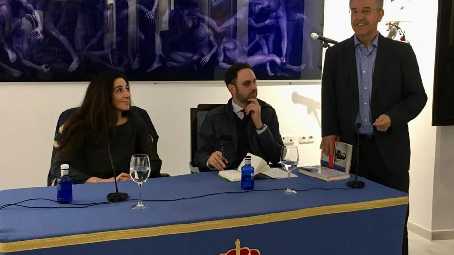 Un momento durante el encuentro literario en Estepona