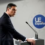 El presidente del Gobierno en funciones, Pedro Sánchez, interviene durante la rueda de prensa que ofreció este viernes en la segunda jornada de la cumbre de la UE celebrada en Bruselas, Bélgica.