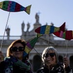 Seguidores del movimiento de las sardinas durante la manifestación en la Plaza de San Giovanni en Roma EFE/EPA/ANGELO CARCONI