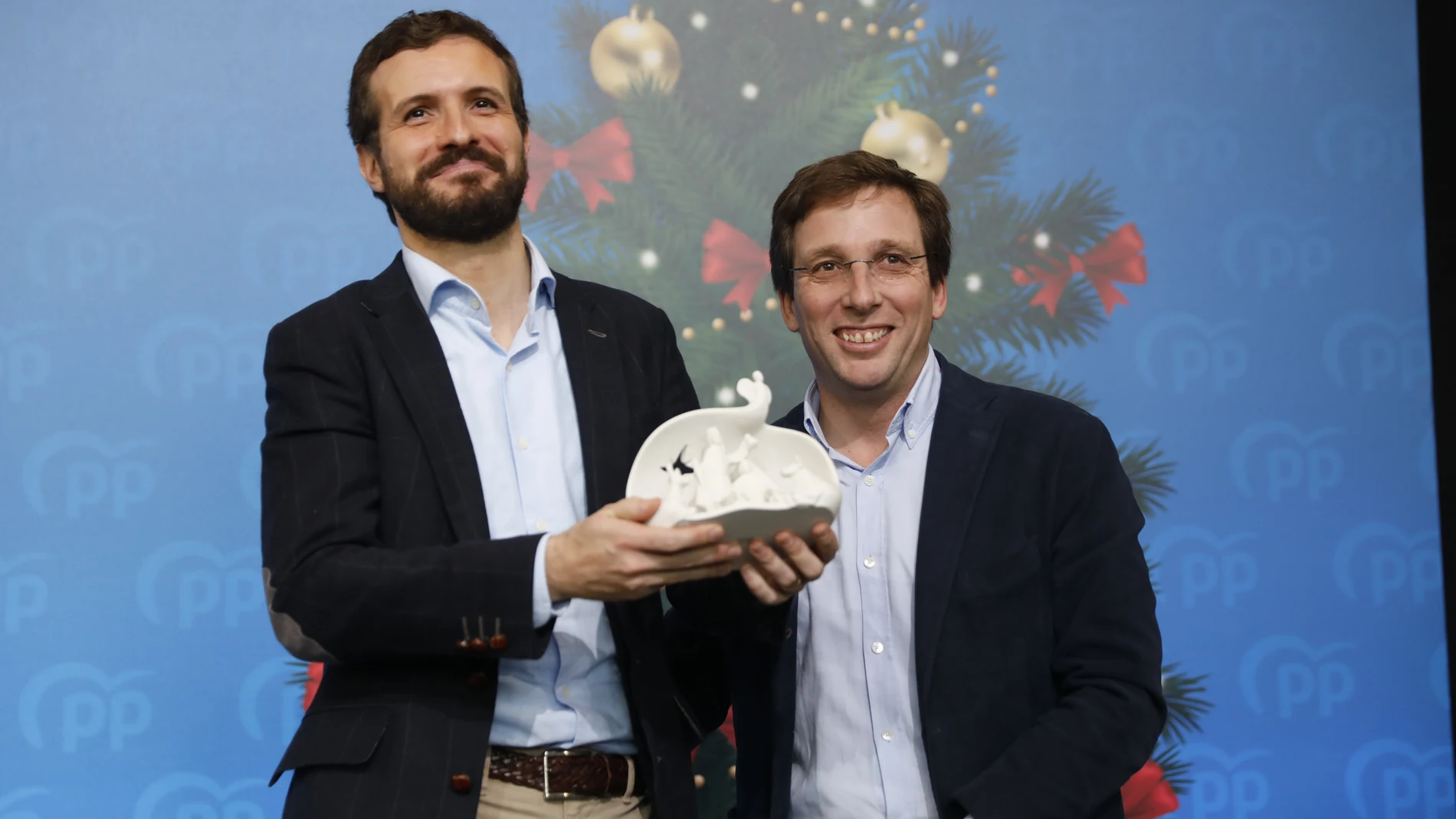Pablo Casado y José Luis Martínez-Almeida en la comida de Navidad del PP de la Comunidad de Madrid,