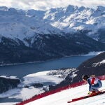 Sofía Goggia durante la prueba de Super-G celebrada en St. Moritz perteneciente a a Copa del Mundo de Esquí Alpino de la FIS. EFE/EPA/JEAN-CHRISTOPHE BOTT