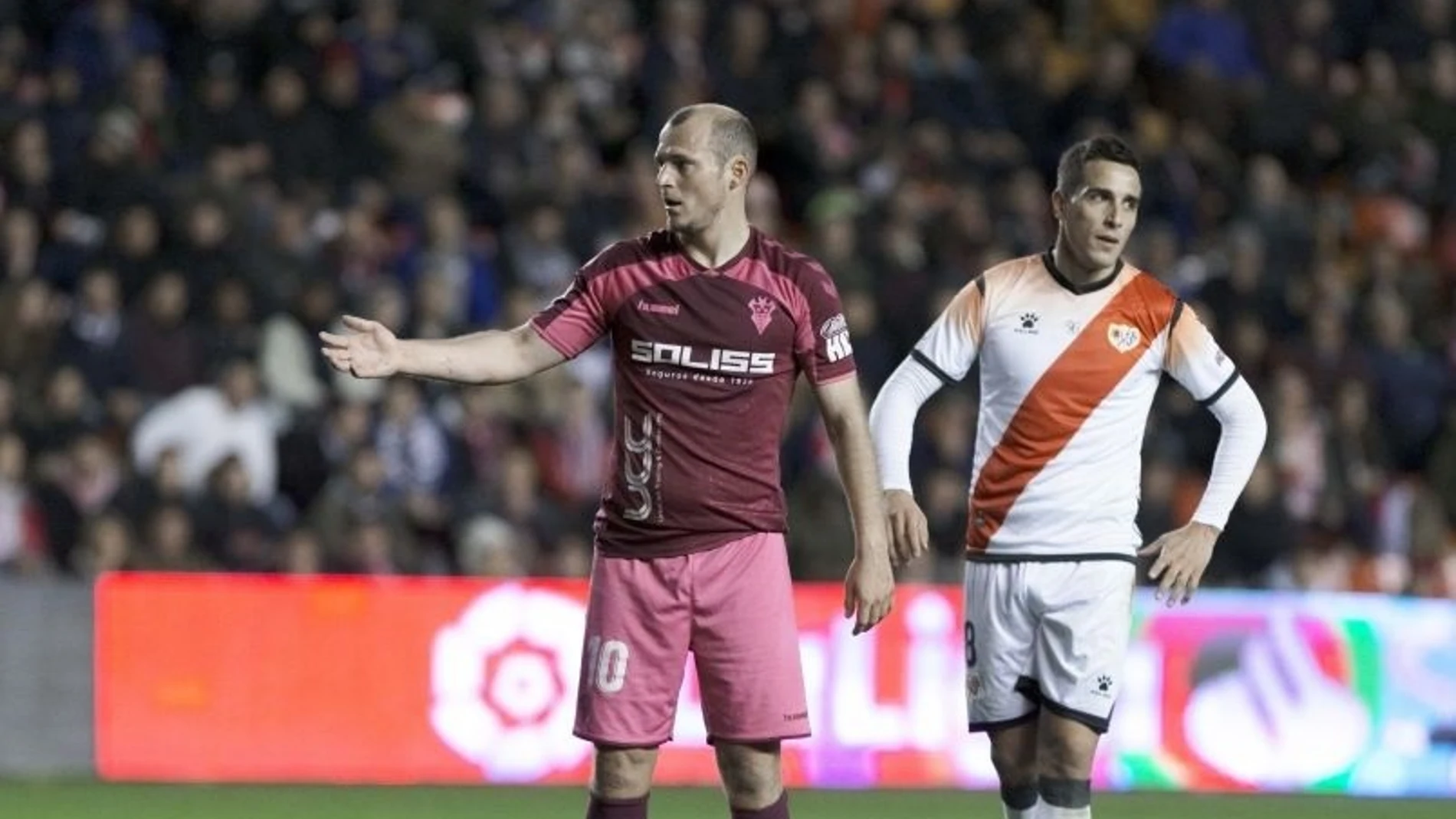 Fútbol/Segunda.- Suspendido el Rayo-Albacete por insultos a Roman Zozulia