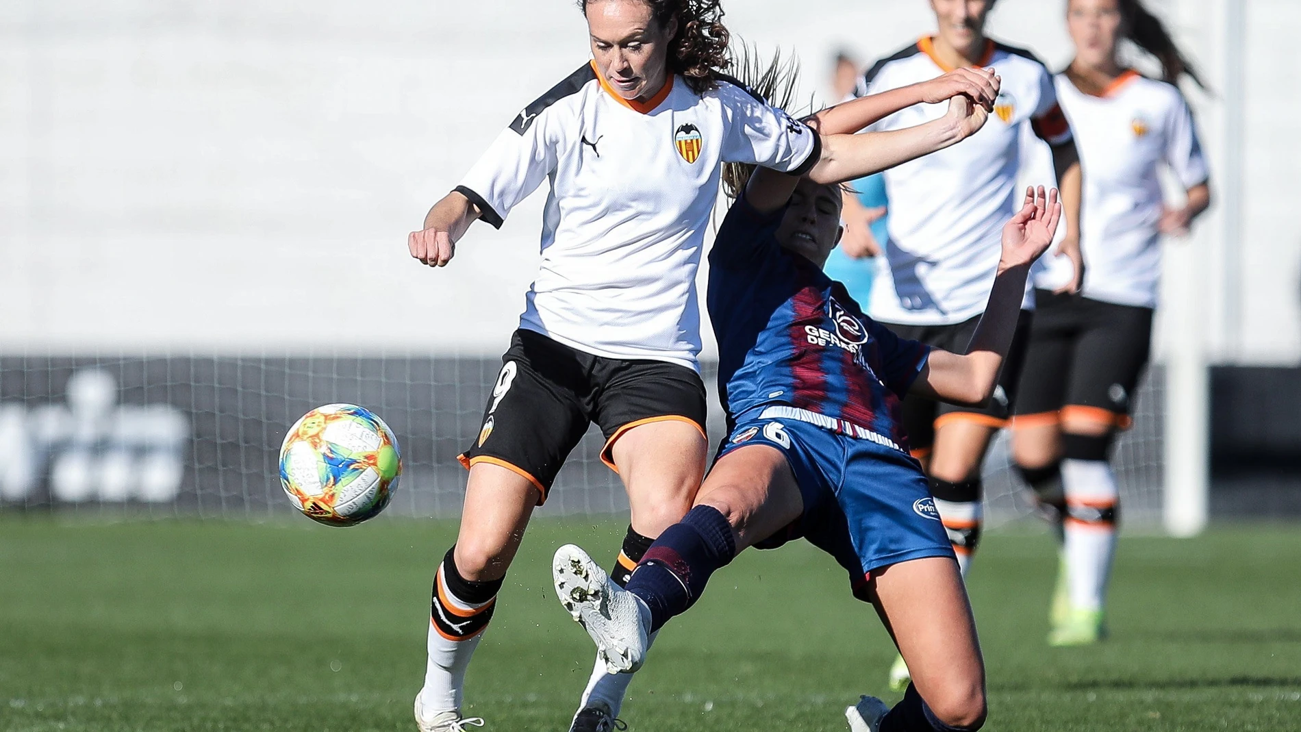 Valencia CF y Levante UD juegan el derbi en la 13ª jornada de primera división femenina