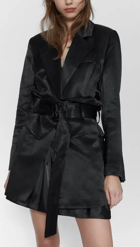 Conjunto de satén en negro de Zara