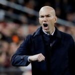 Zidane da instrucciones en Mestalla