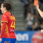 La árbitra francesa Benaventure expulsó a la española Ainhoa Hernández en la jugada decisiva del partido