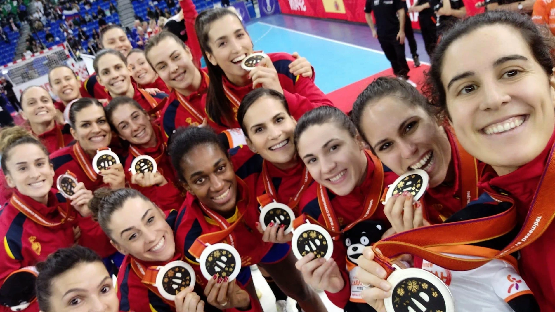 Las Guerreras, con la medalla de plata tras la polémica final contra Holanda