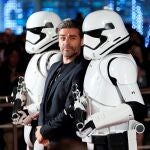 El actor estadounidense Oscar Isaac ( a su llegada al evento promocional de la película "Star Wars: Episodio IX - El ascenso de Skywalker", el miércoles 11 de diciembre de 2019, en Tokio (Japón). Foto: EFE/ Kimimasa Mayama