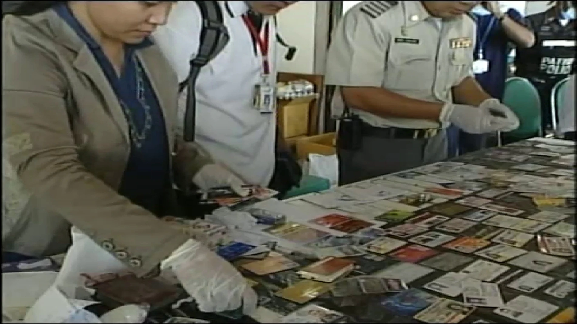 Cientos de objetos personales de las víctimas del tsunami de 2004 se conservan en un contenedor