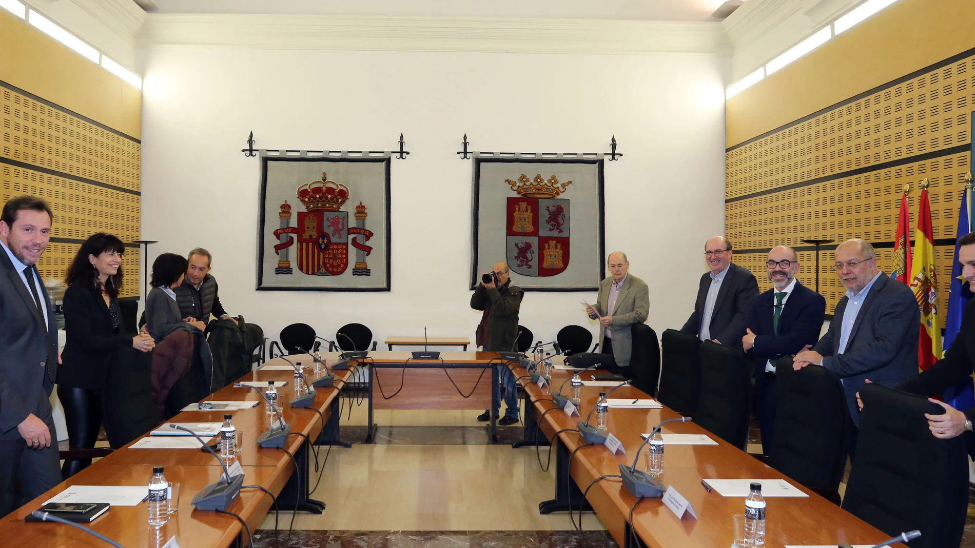 Reunión con la presencia de Igea, Ortega, Puente, Alonso, Redondo o Elisa Delibes, entre otros