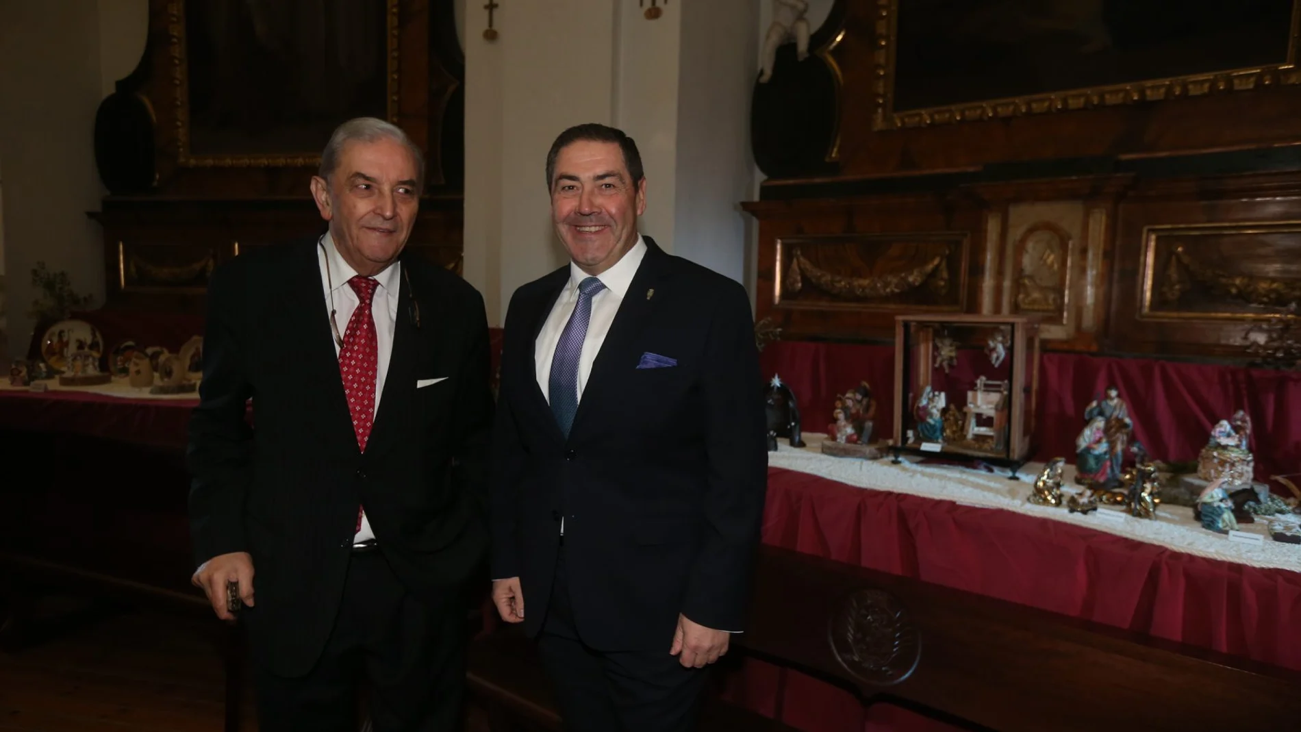 El general José Rivas junto a Germán Iglesias en la Iglesia Museo de San Joaquín y Santa Ana de Valladolid