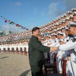 El presidente Xi Jinping saludo a los marinos chinos en un acto en 2019