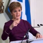 La primer ministro escocesa Nicola Sturgeon durante una conferencia de prensa en Bute House, en la que solicitó la organización de un segundo referéndum por la independencia de Escocia.