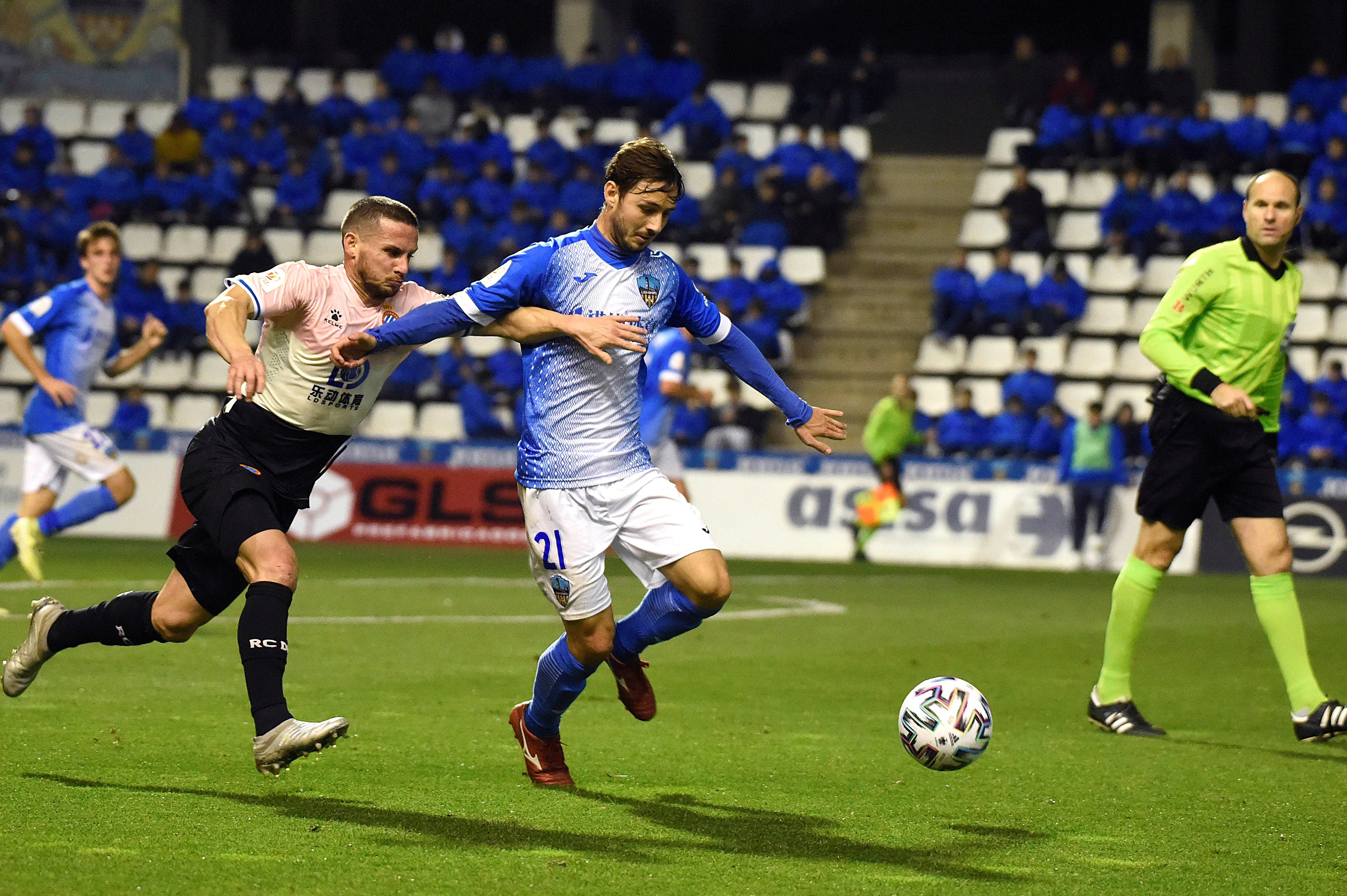 Copa del Rey: gritos de “puta España” y “vamos a quemar esta bandera” en la  grada del campo del Lleida